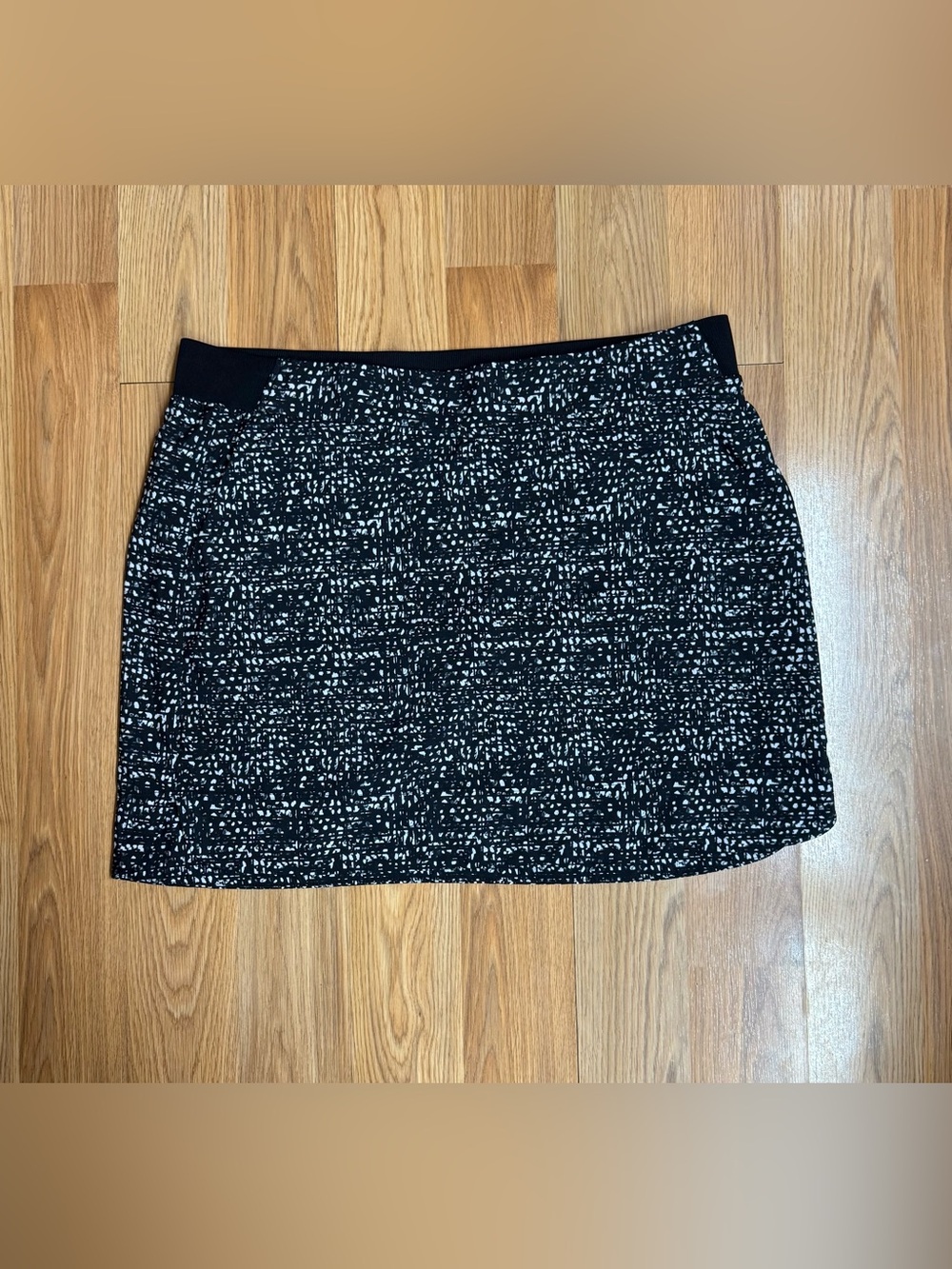 Women's Black & White Patterned Skort with Stretch Waistband